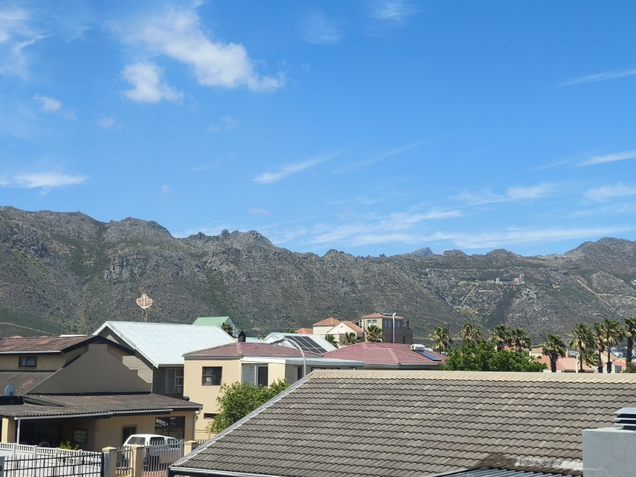 3 Bedroom Property for Sale in Gordons Bay Central Western Cape